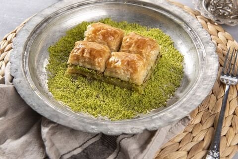 Fıstıklı Baklava 3 Kg. + BÖREK HEDİYE!